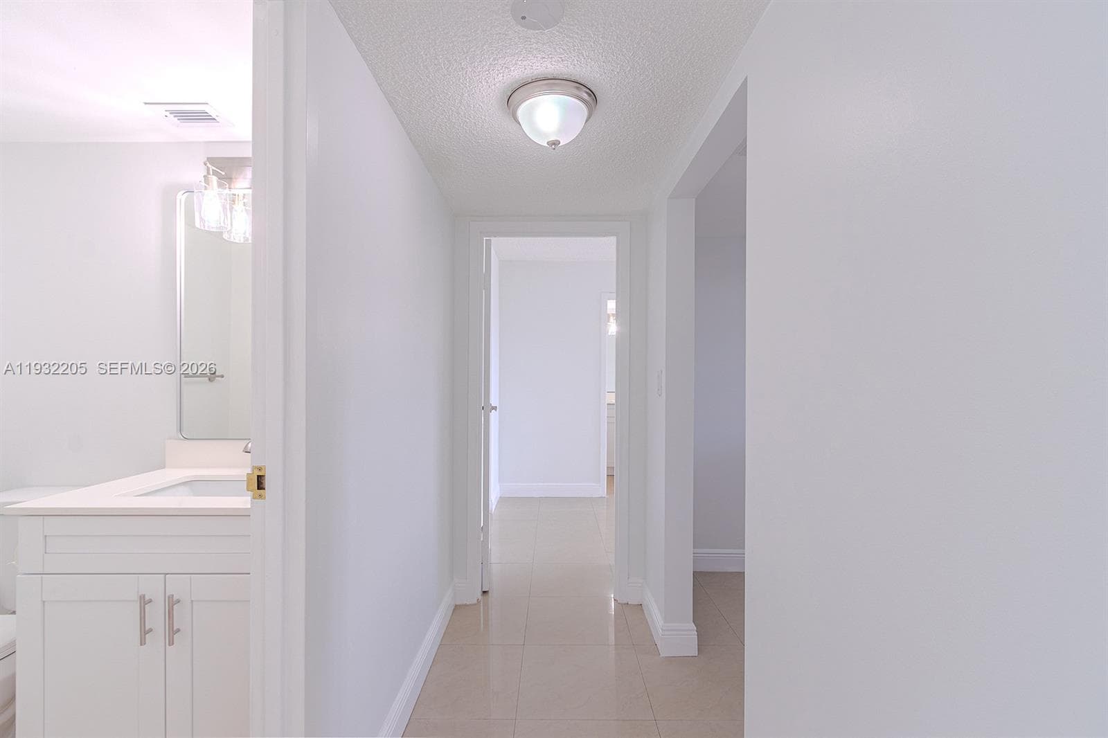 1000 Parkview Dr 301 photo 14