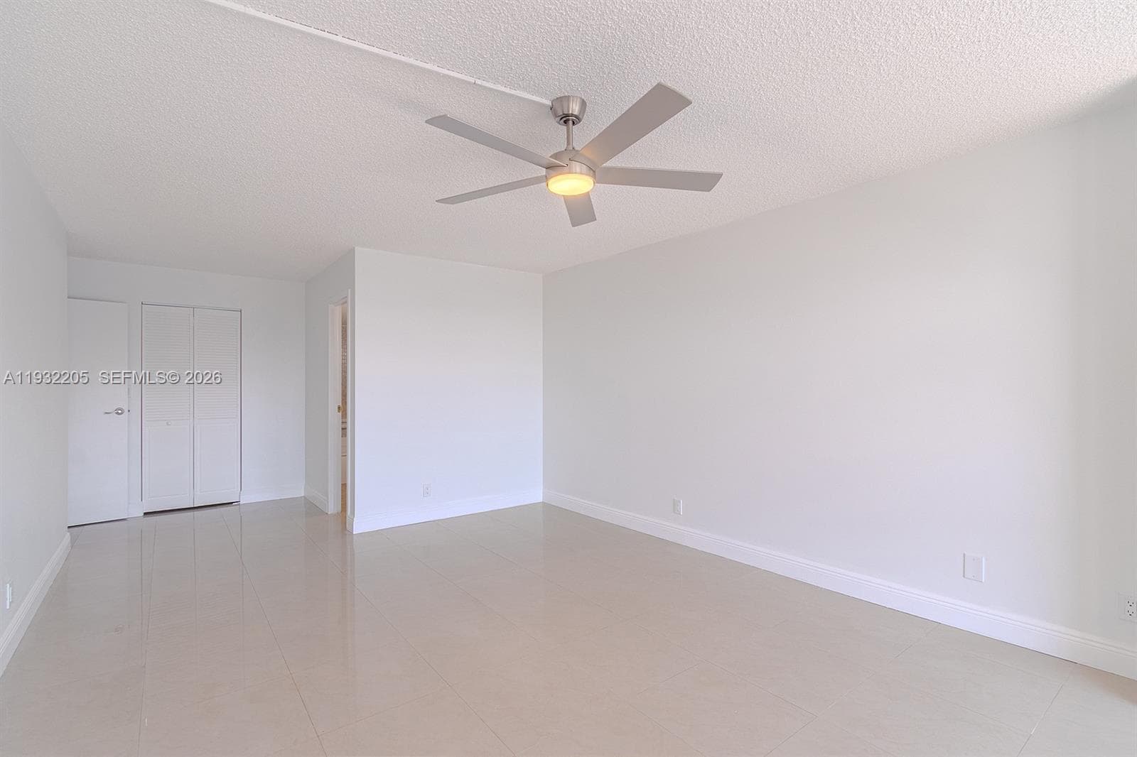 1000 Parkview Dr 301 photo 18