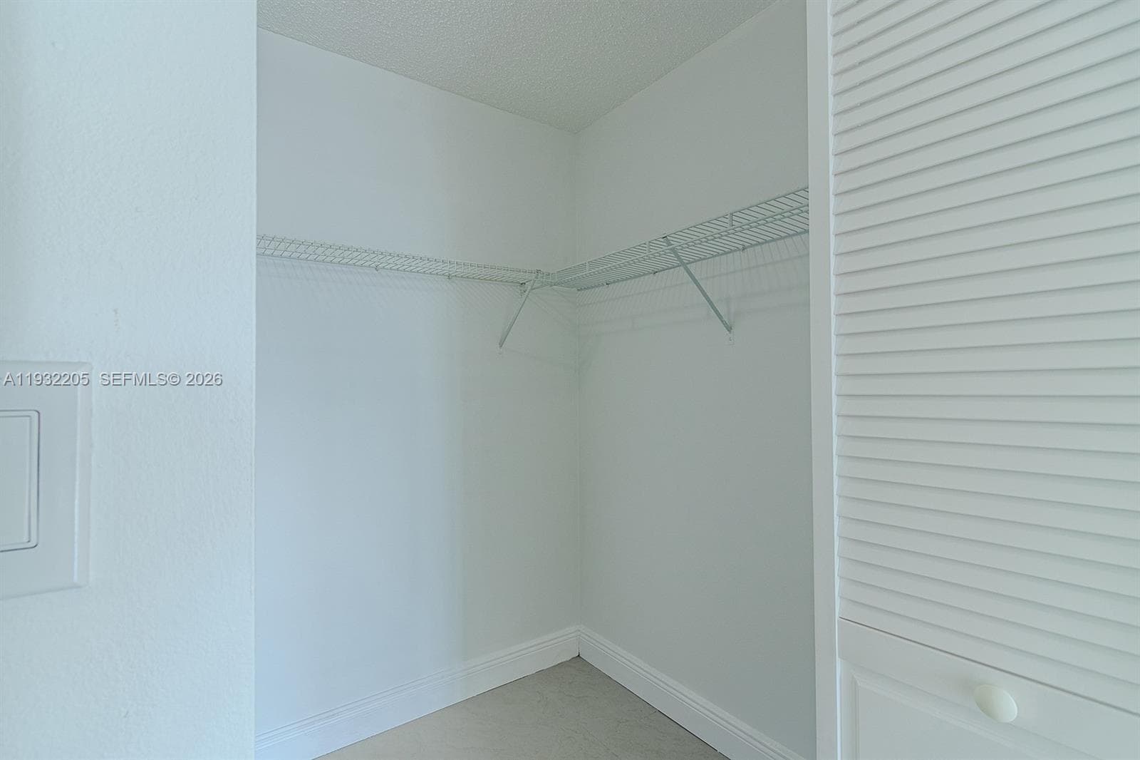 1000 Parkview Dr 301 photo 21