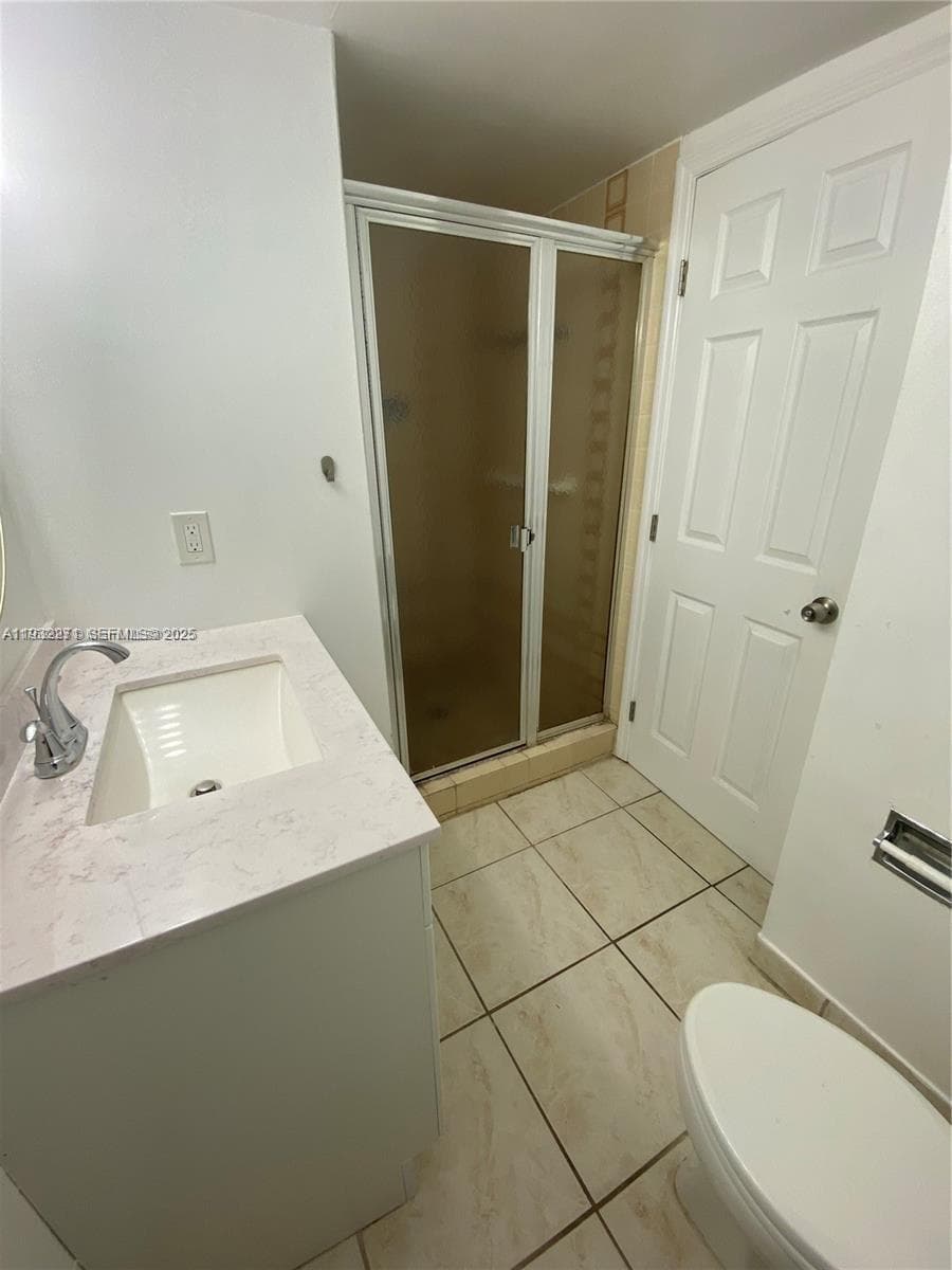 2500 Parkview Dr 1920 photo 7