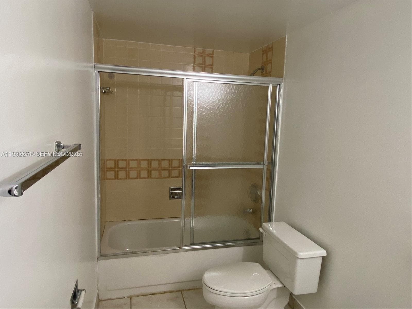 2500 Parkview Dr 1920 photo 11
