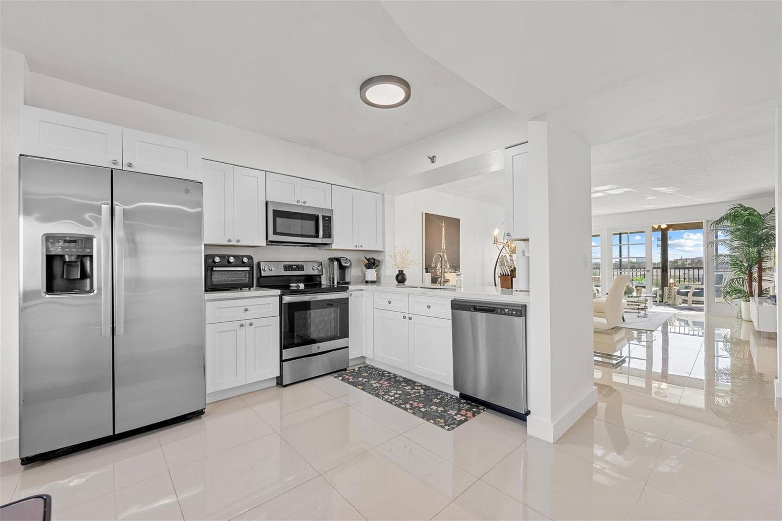 2202 S Cypress Bend Drive 606 photo 10