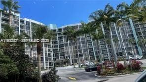 200 Leslie Dr 303 photo 3