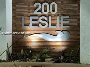 200 Leslie Dr 303 photo 1