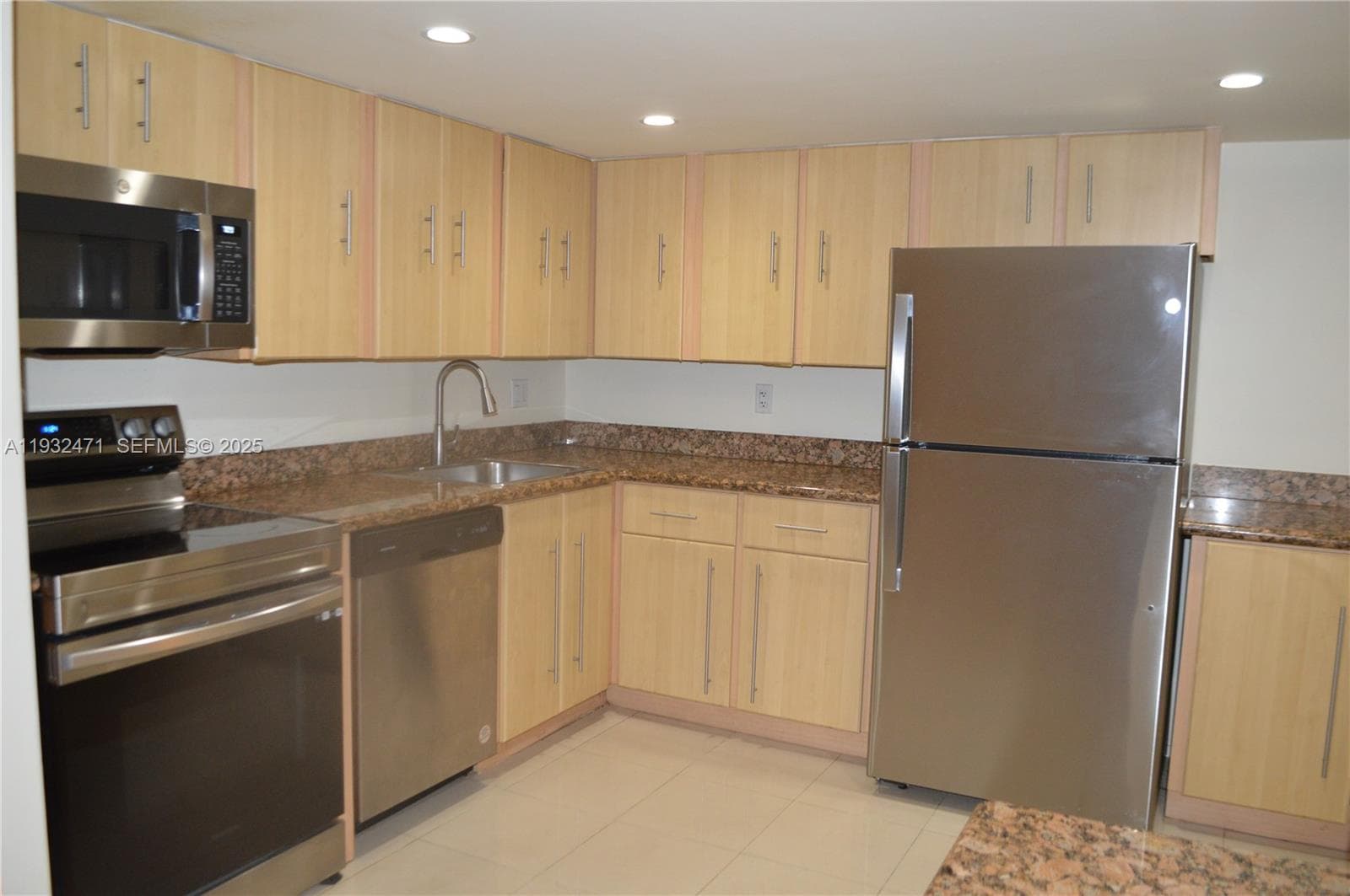 200 Leslie Dr 303 photo 9