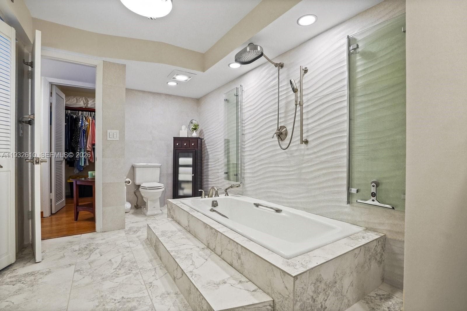 6423 Collins Ave 1005 photo 16