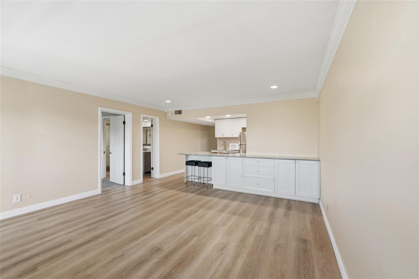 801 NE 18th Court 202 photo 5