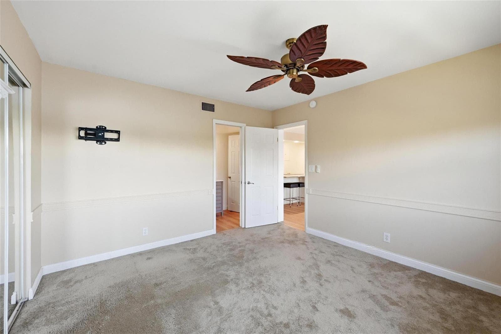 801 NE 18th Court 202 photo 15
