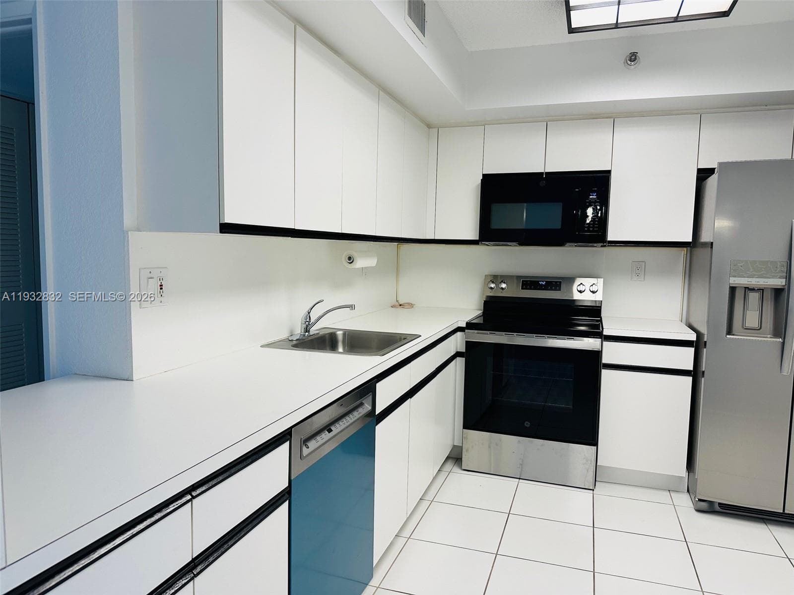 19101 NE 36th Ct 1409 photo 6