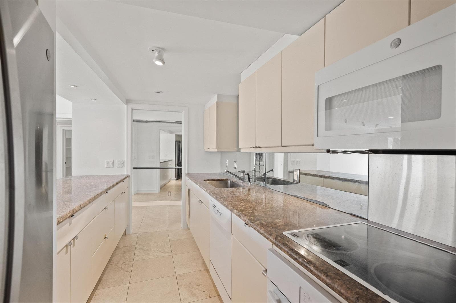 369 S Lake Drive 2e photo 2