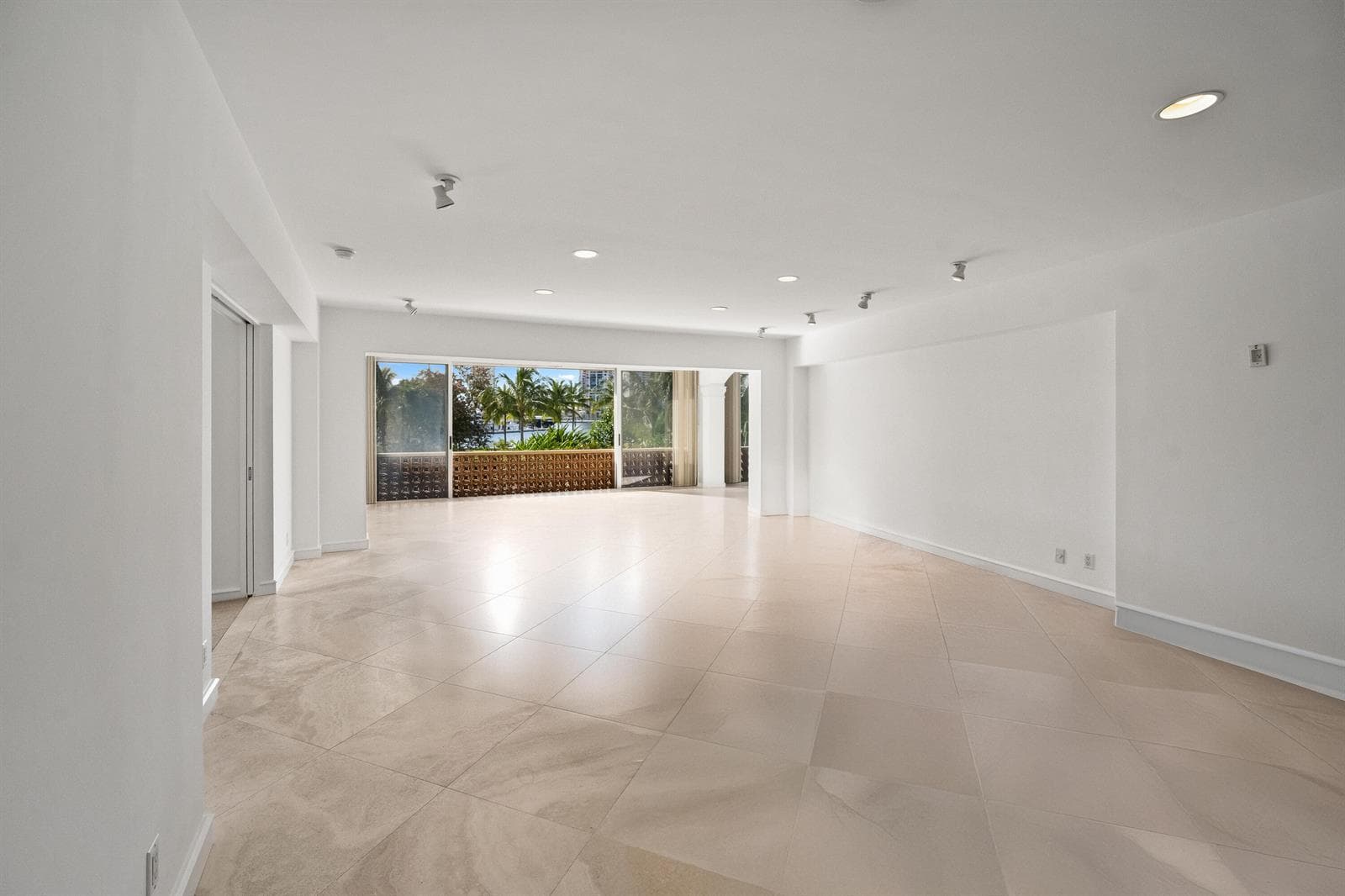 369 S Lake Drive 2e photo 4