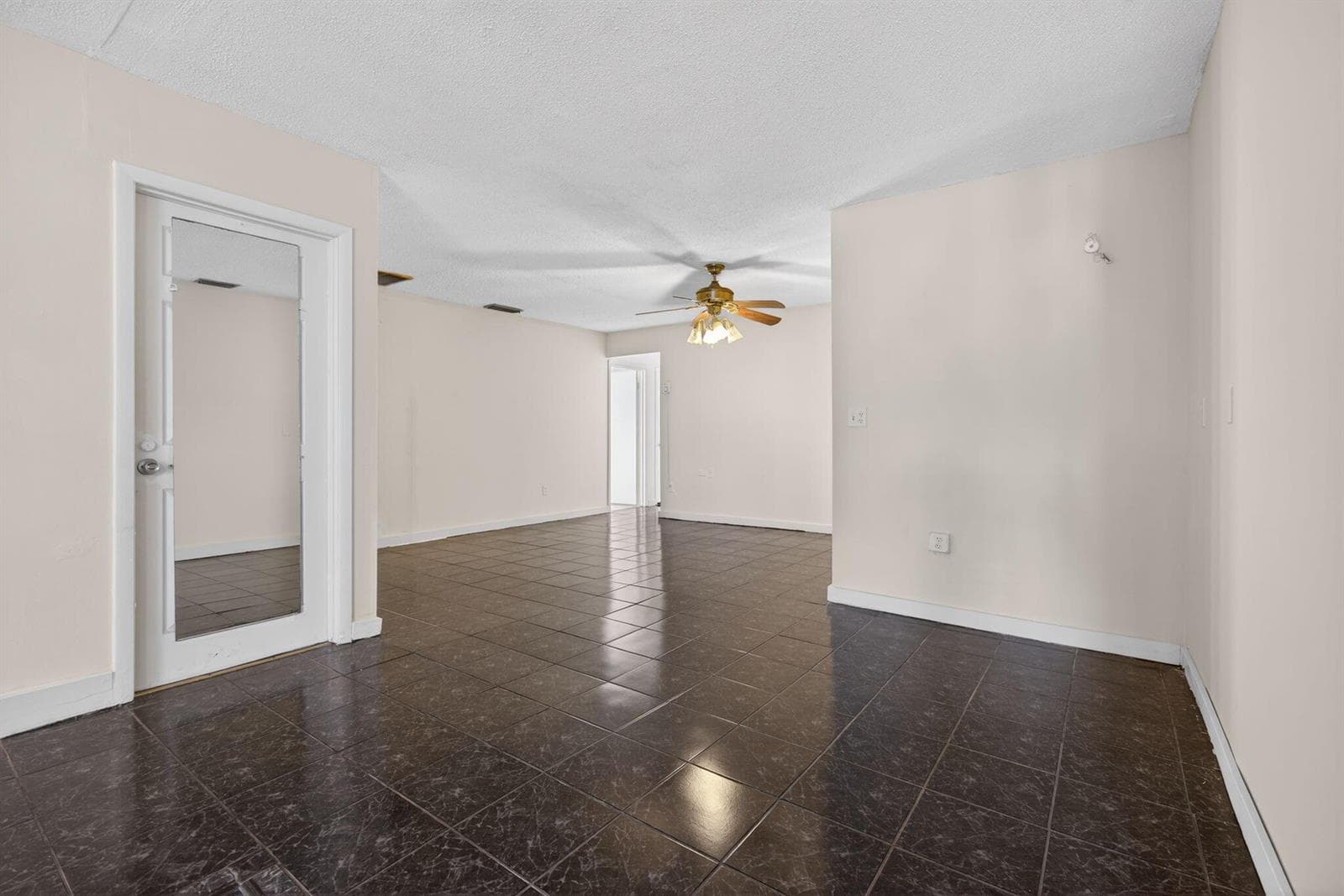 225 S Sequoia Drive photo 20