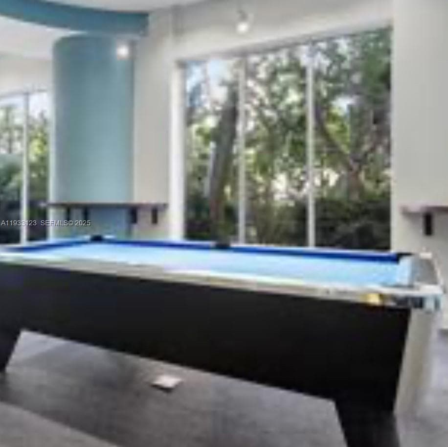 4001 Ocean Dr 14H photo 2