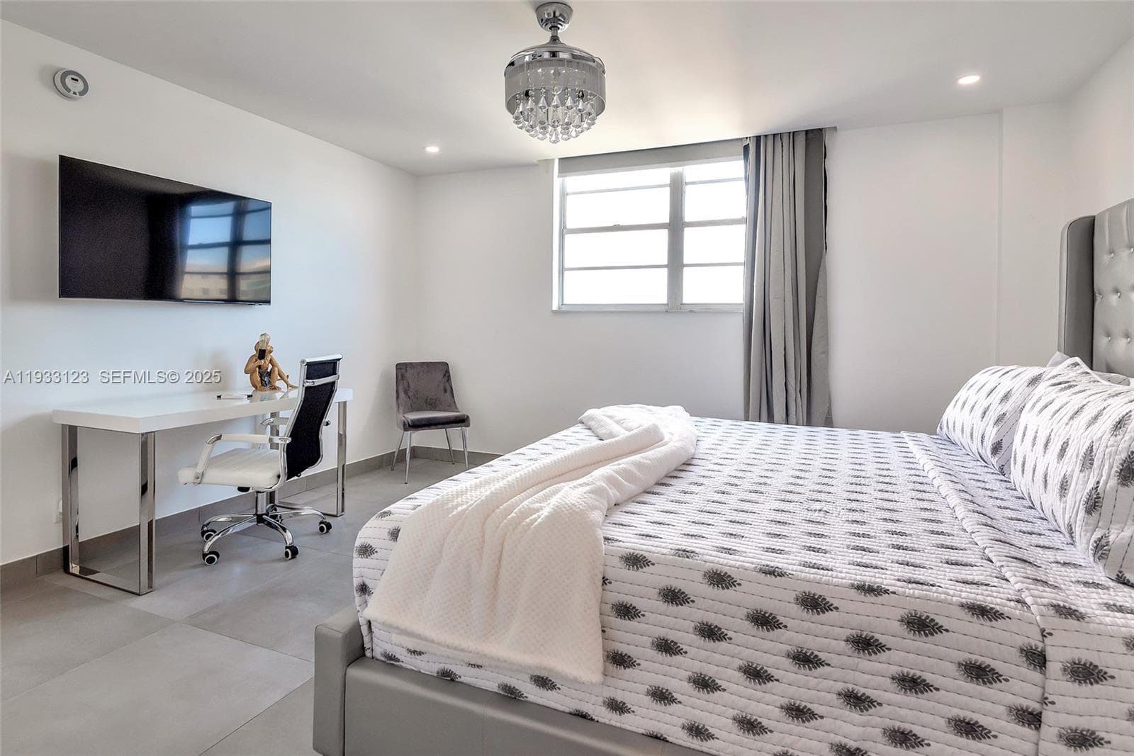 4001 Ocean Dr 14H photo 17