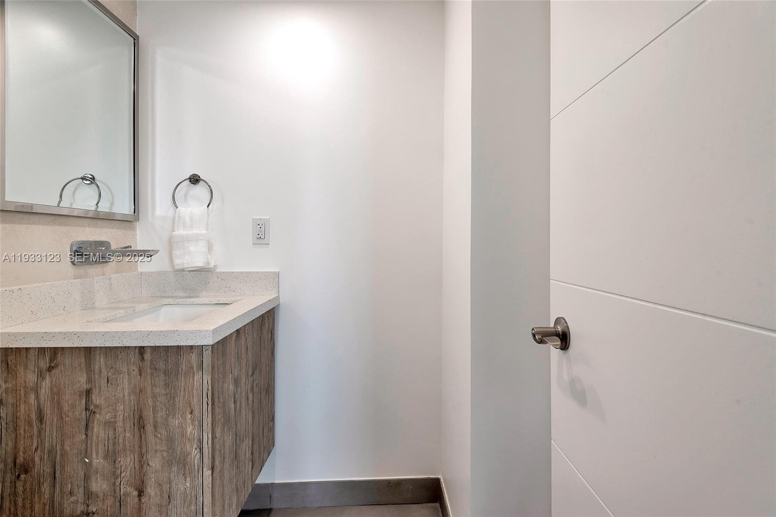 4001 Ocean Dr 14H photo 22