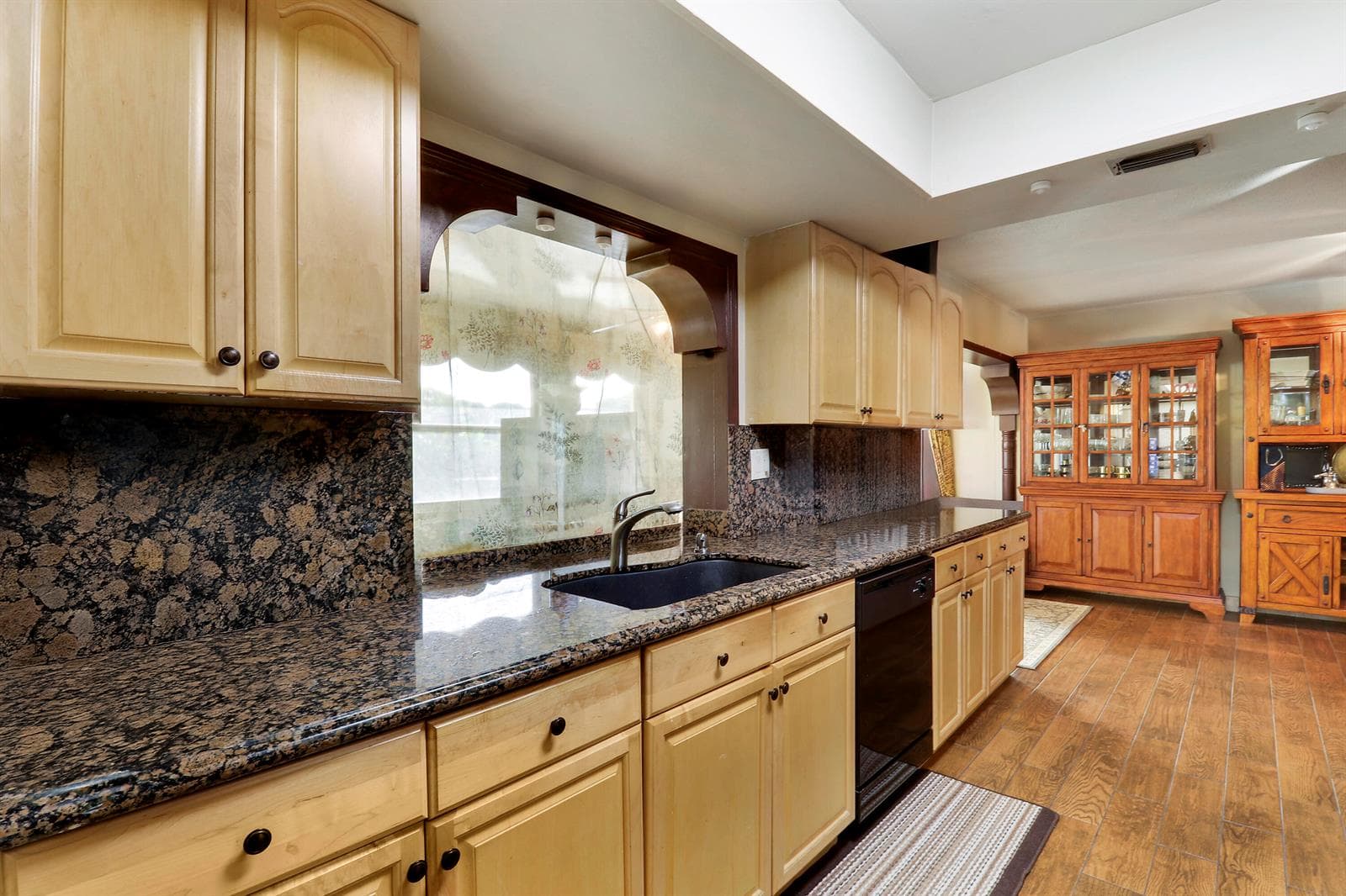 10868 Larch Court photo 5