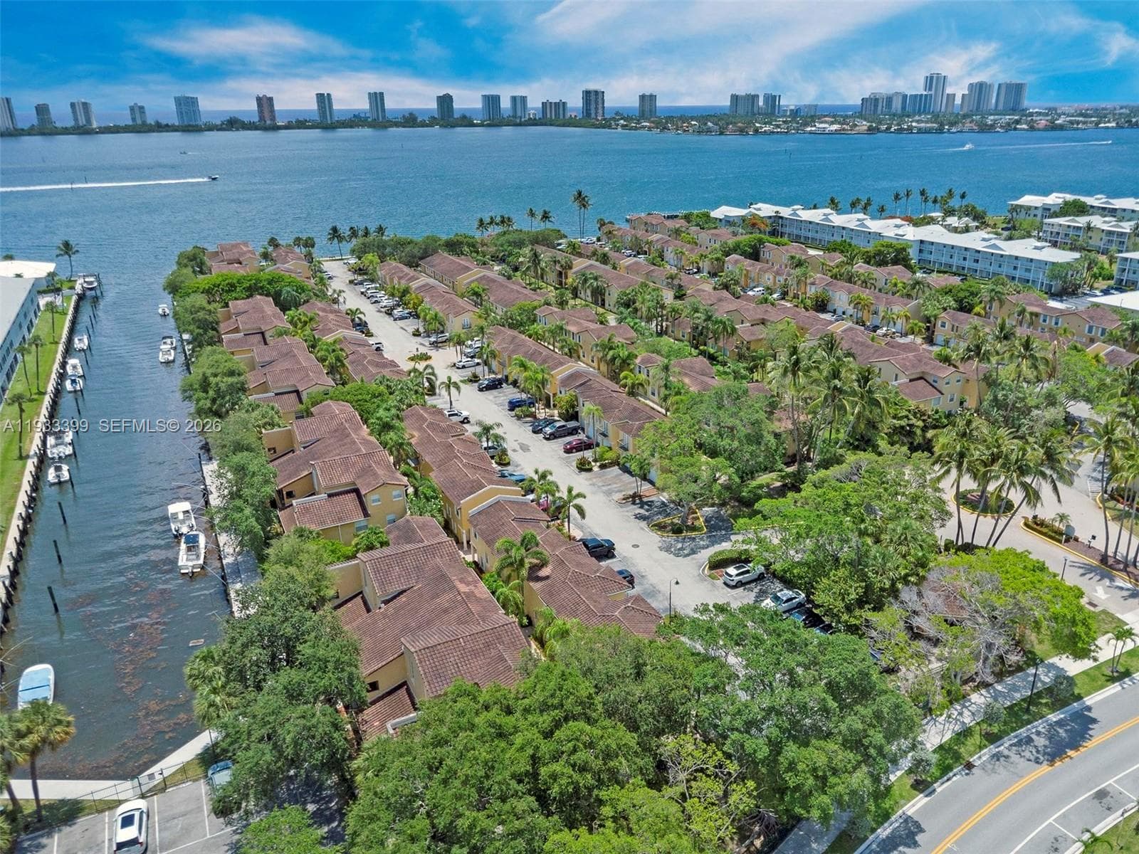 1105 Lake Shore Dr 202 photo 3