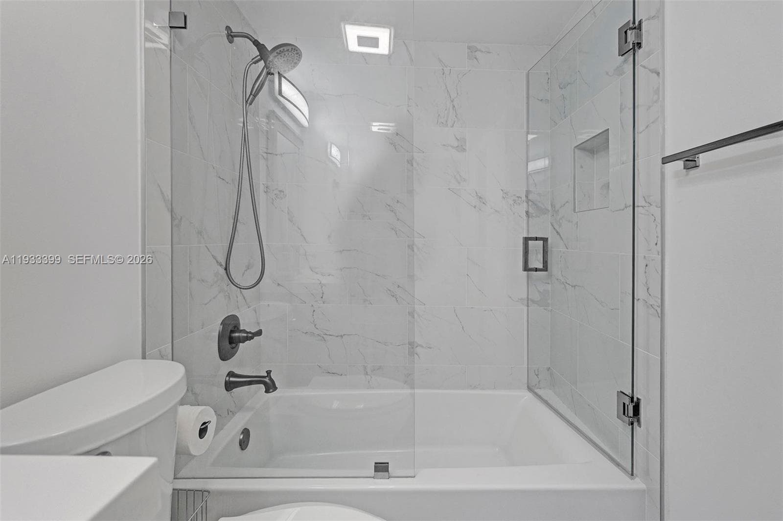 1105 Lake Shore Dr 202 photo 20
