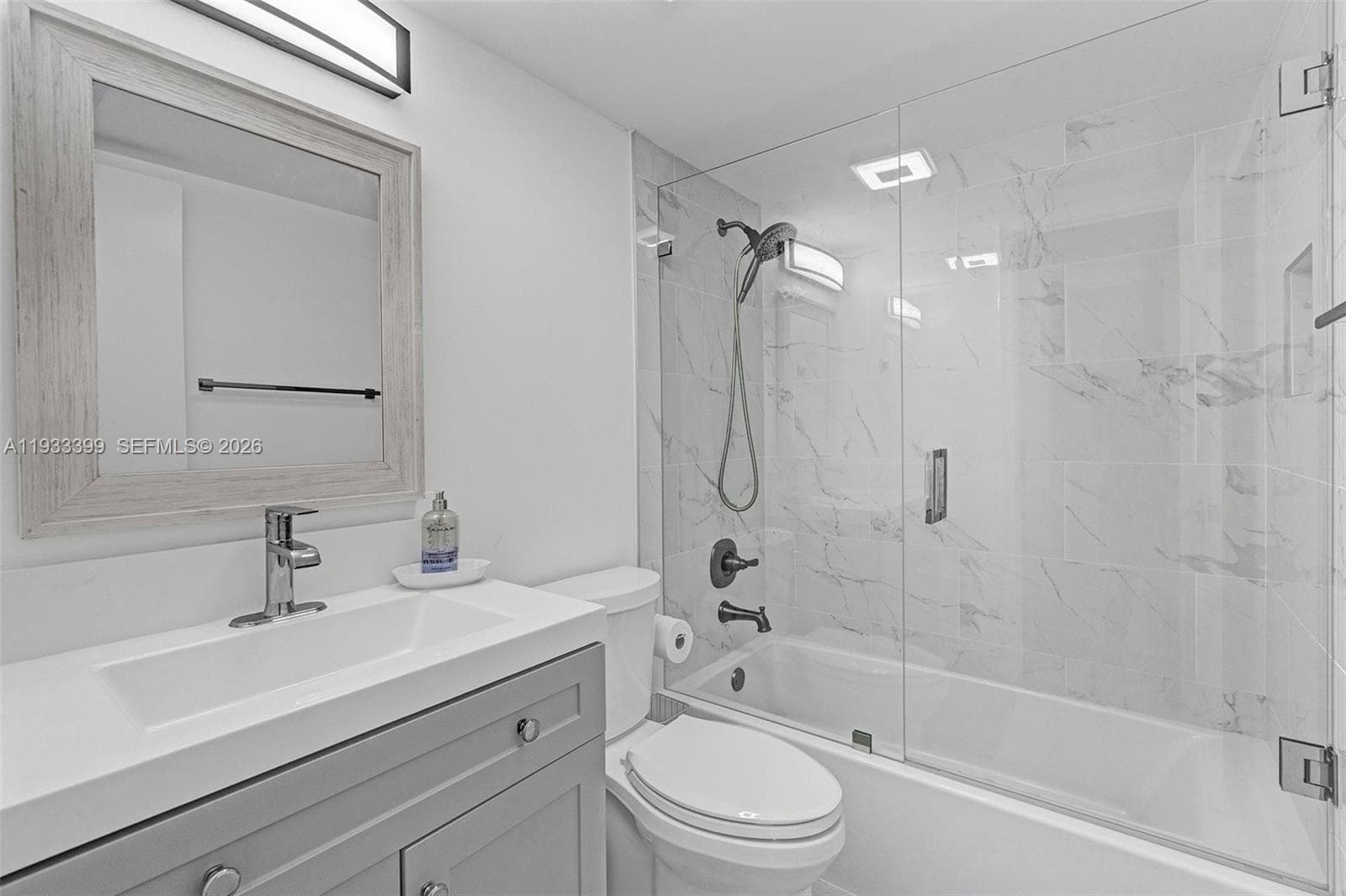 1105 Lake Shore Dr 202 photo 19