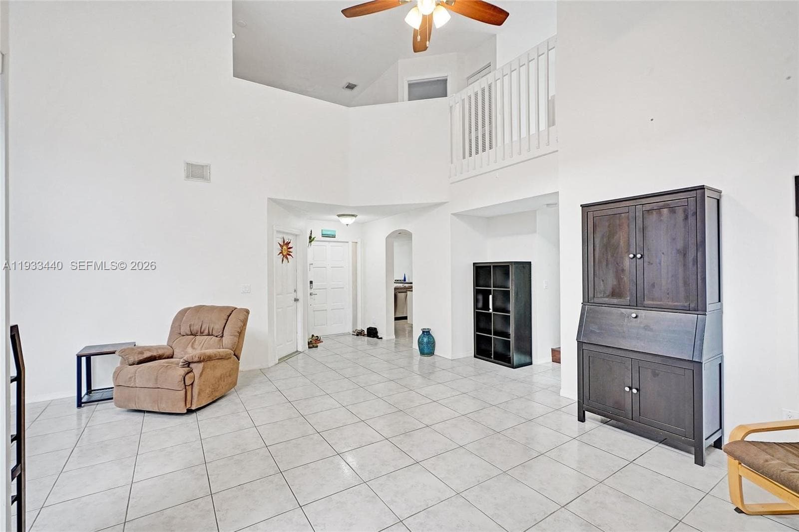 1046 Satinleaf St photo 2