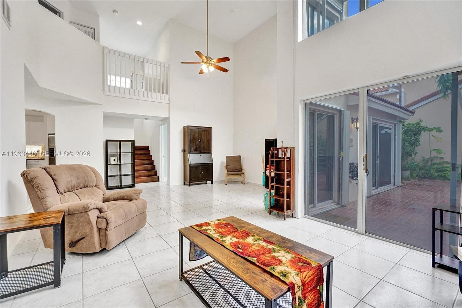 1046 Satinleaf St photo 6