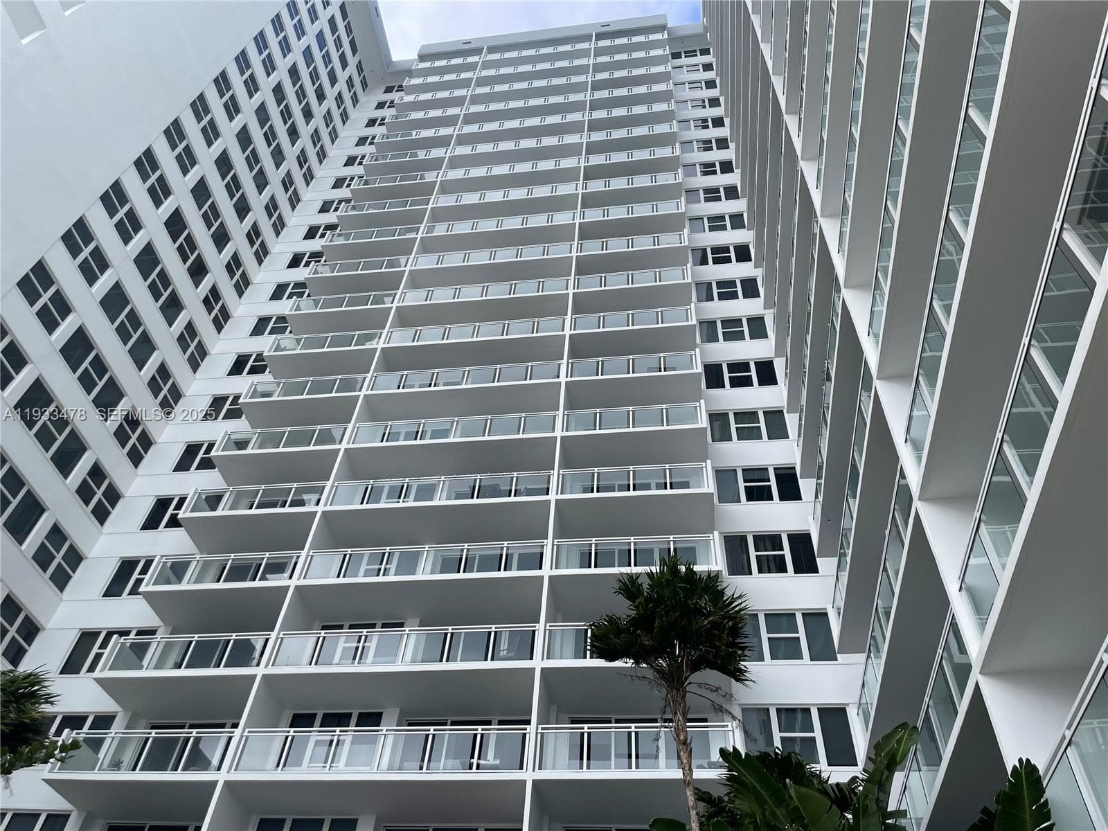 2030 S Ocean Dr 805 photo 1