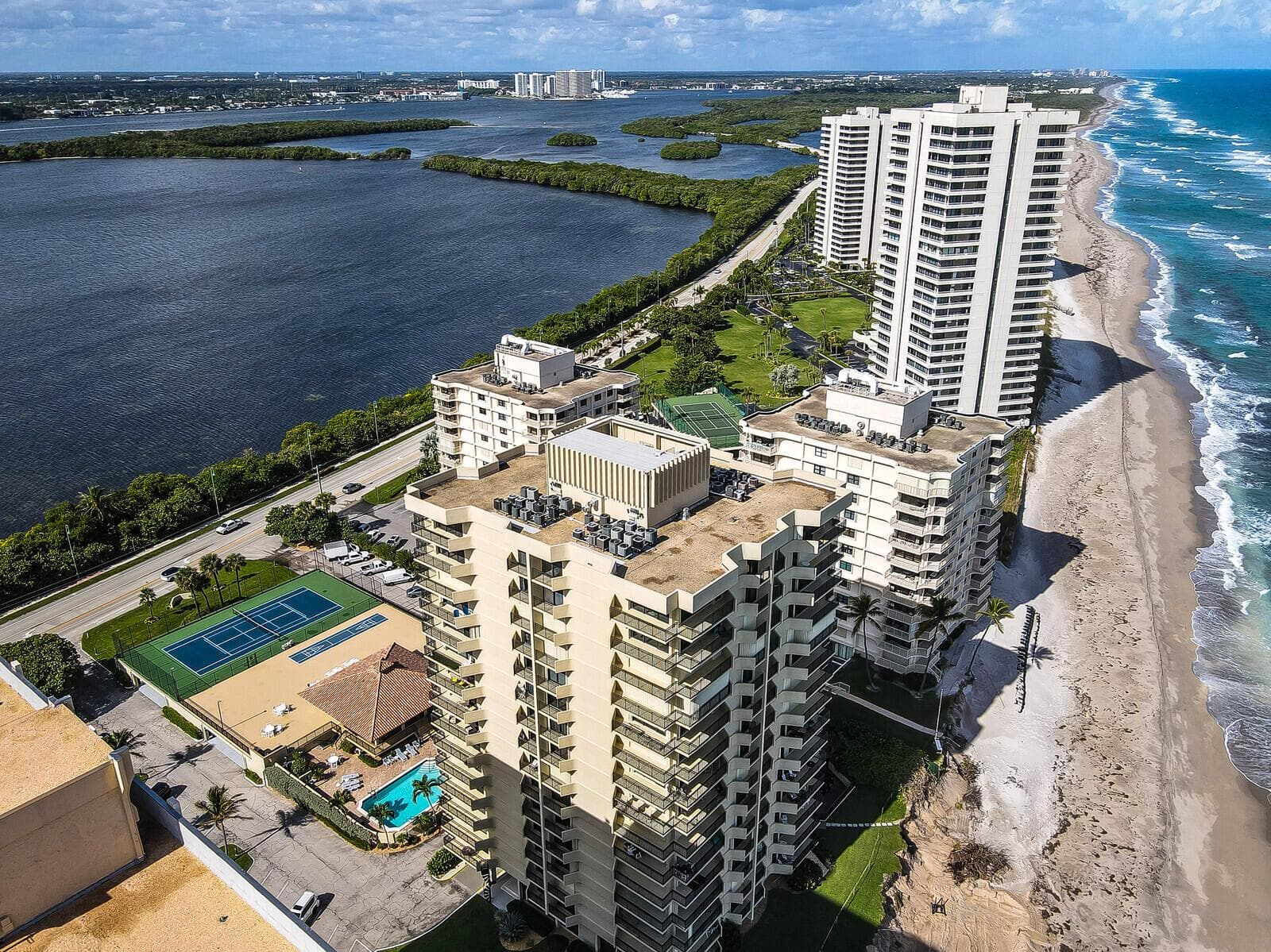 5460 N Ocean Drive 1d photo 4
