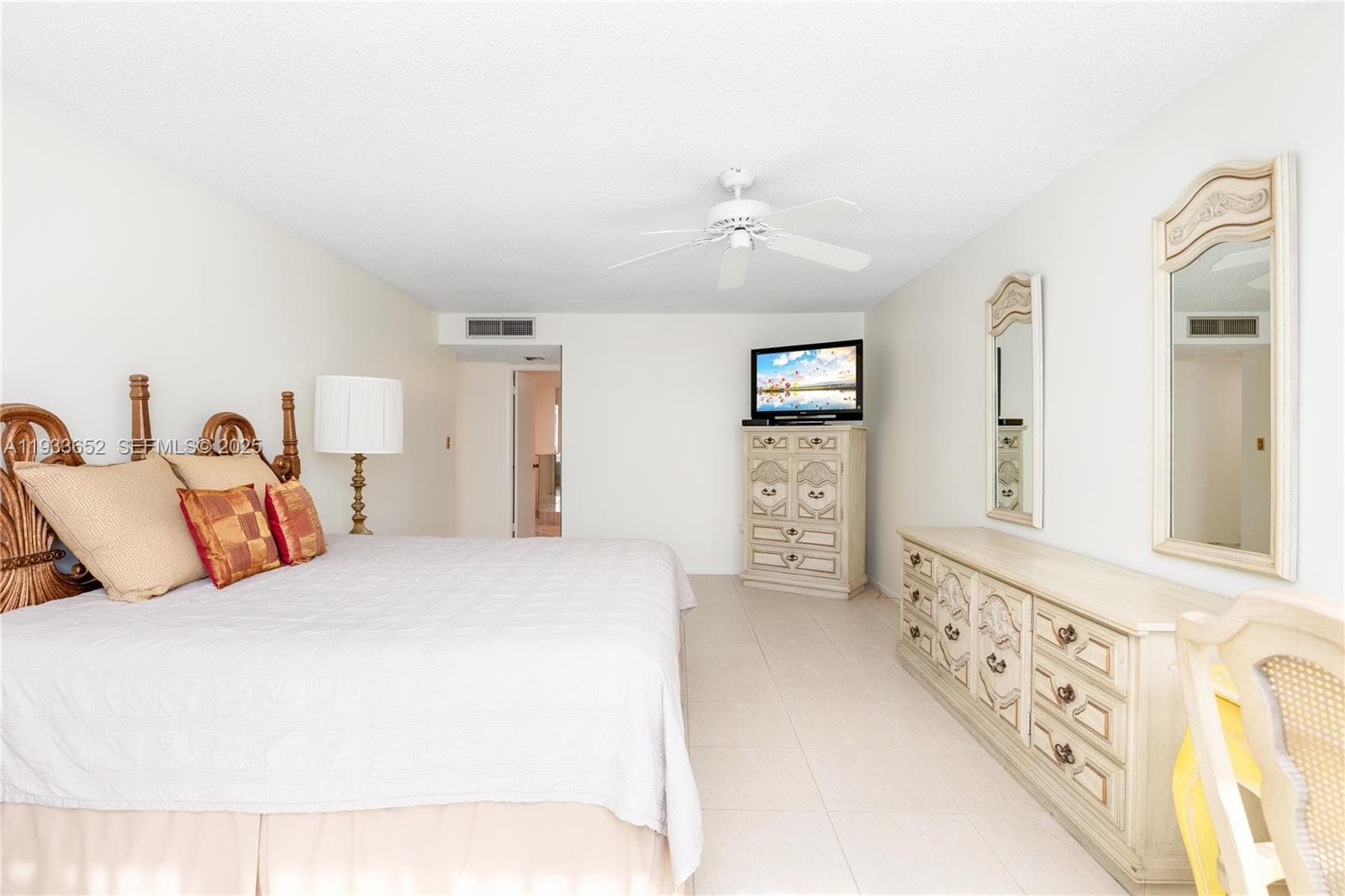 2751 Ocean Dr 208S photo 21