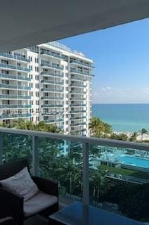 2301 Collins Ave 1025 photo 2