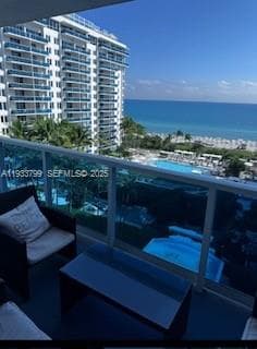 2301 Collins Ave 1025 photo 3