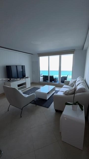2301 Collins Ave 1025 photo 5