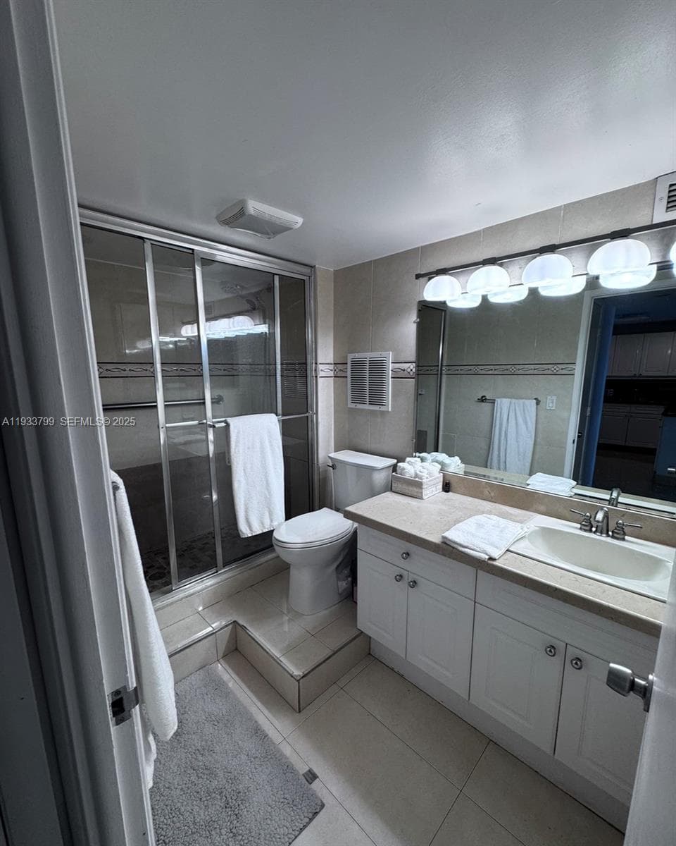 2301 Collins Ave 1025 photo 11