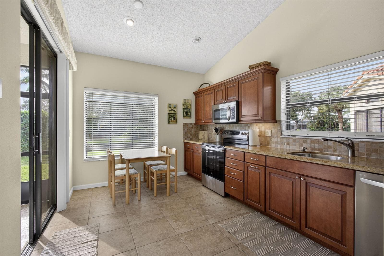 908 Windermere Way photo 12