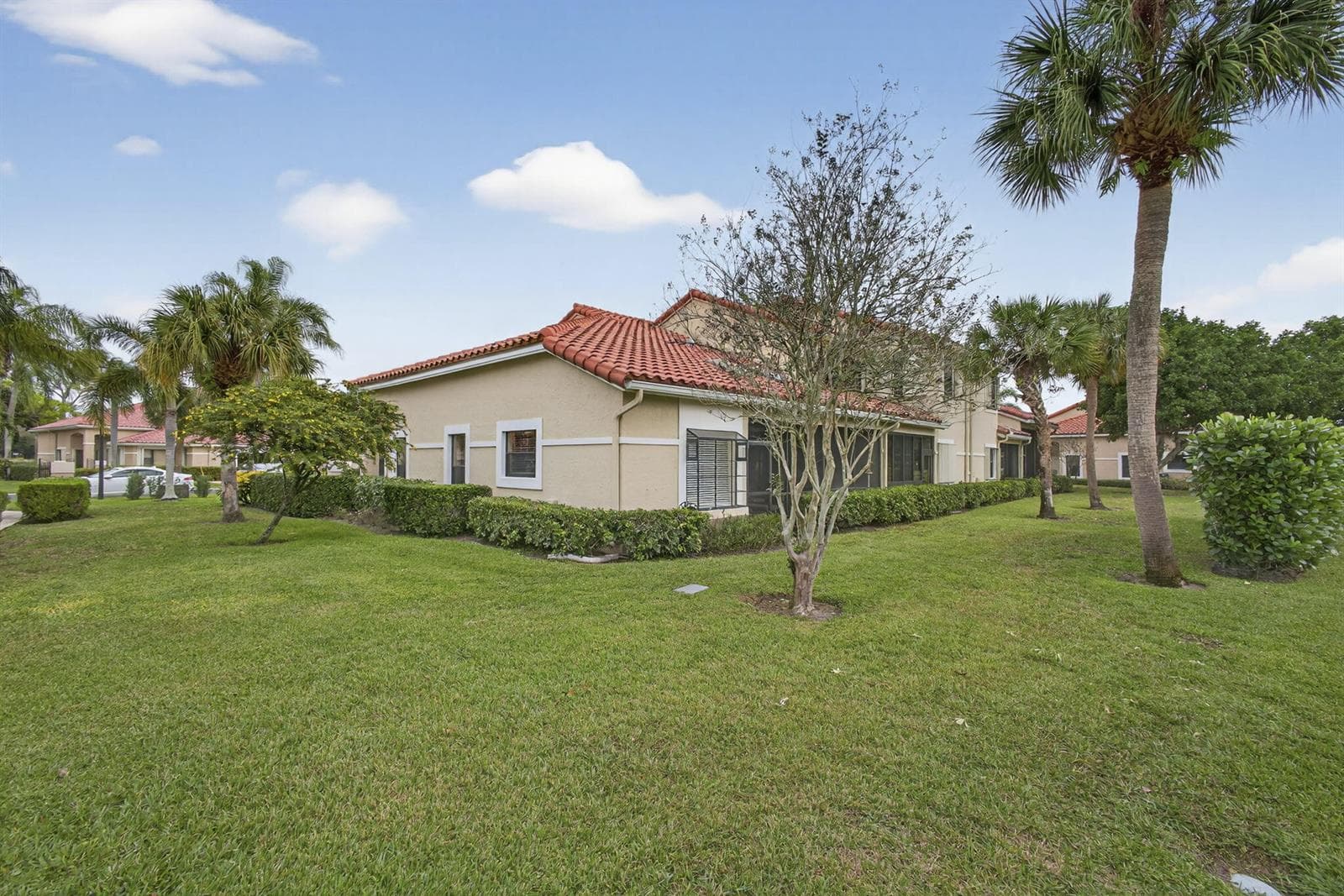 908 Windermere Way photo 3