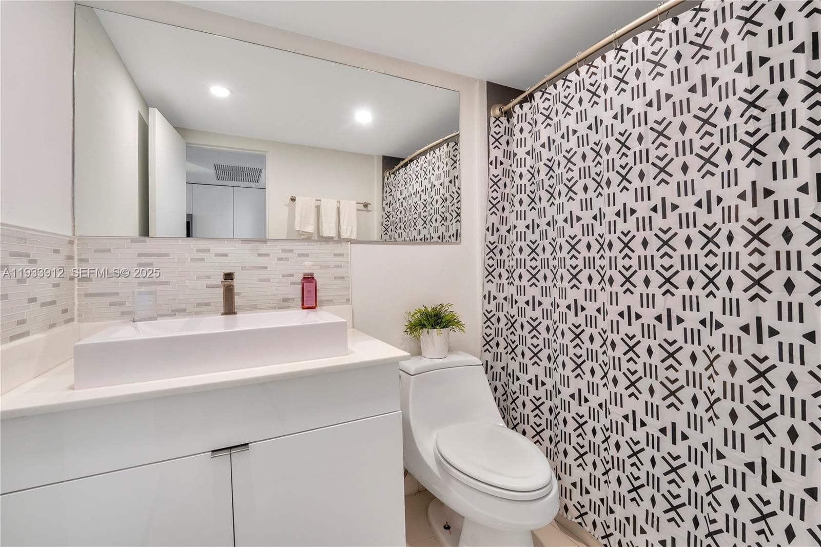 19201 Collins Ave 124 photo 13
