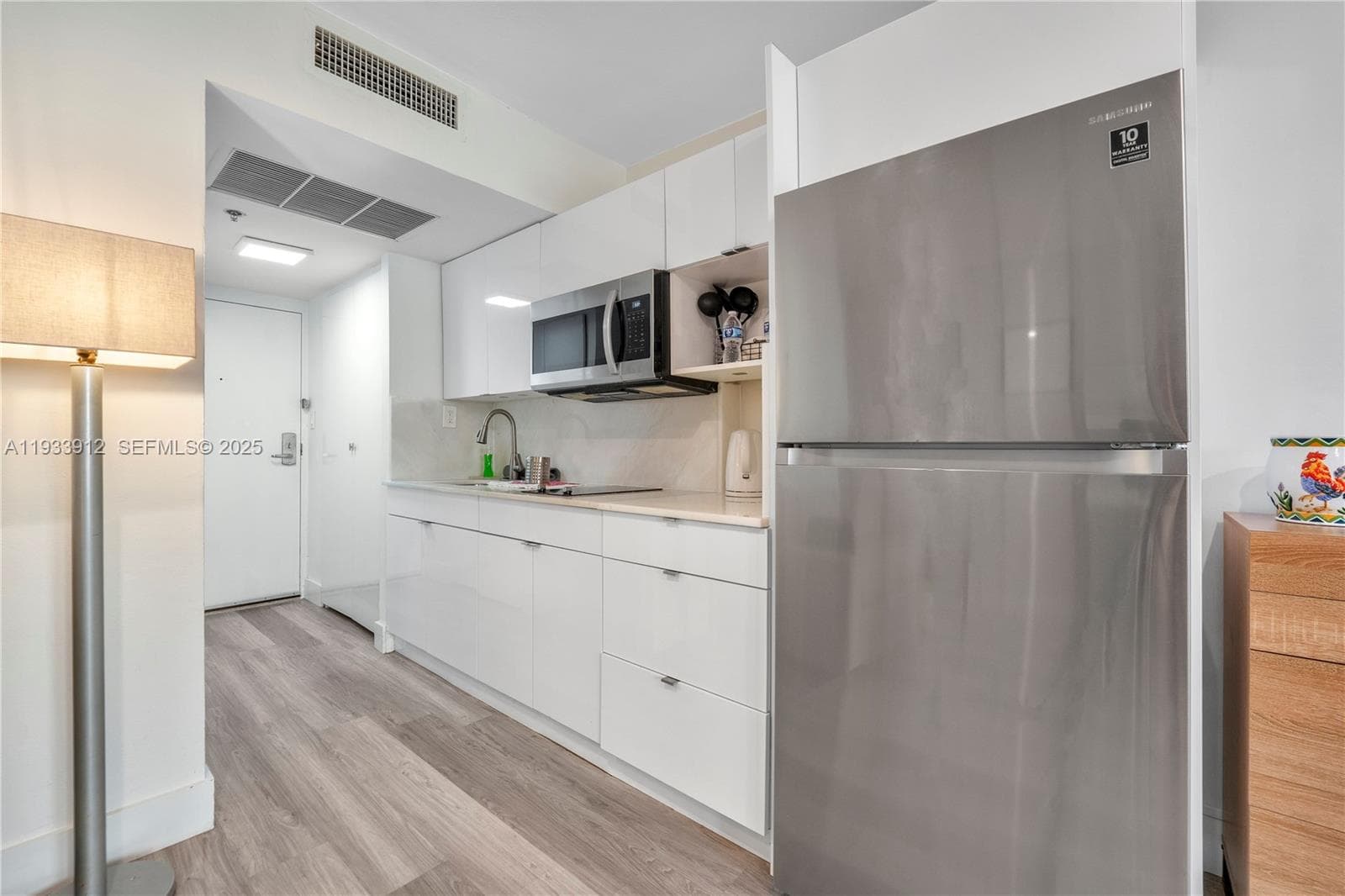 19201 Collins Ave 124 photo 8