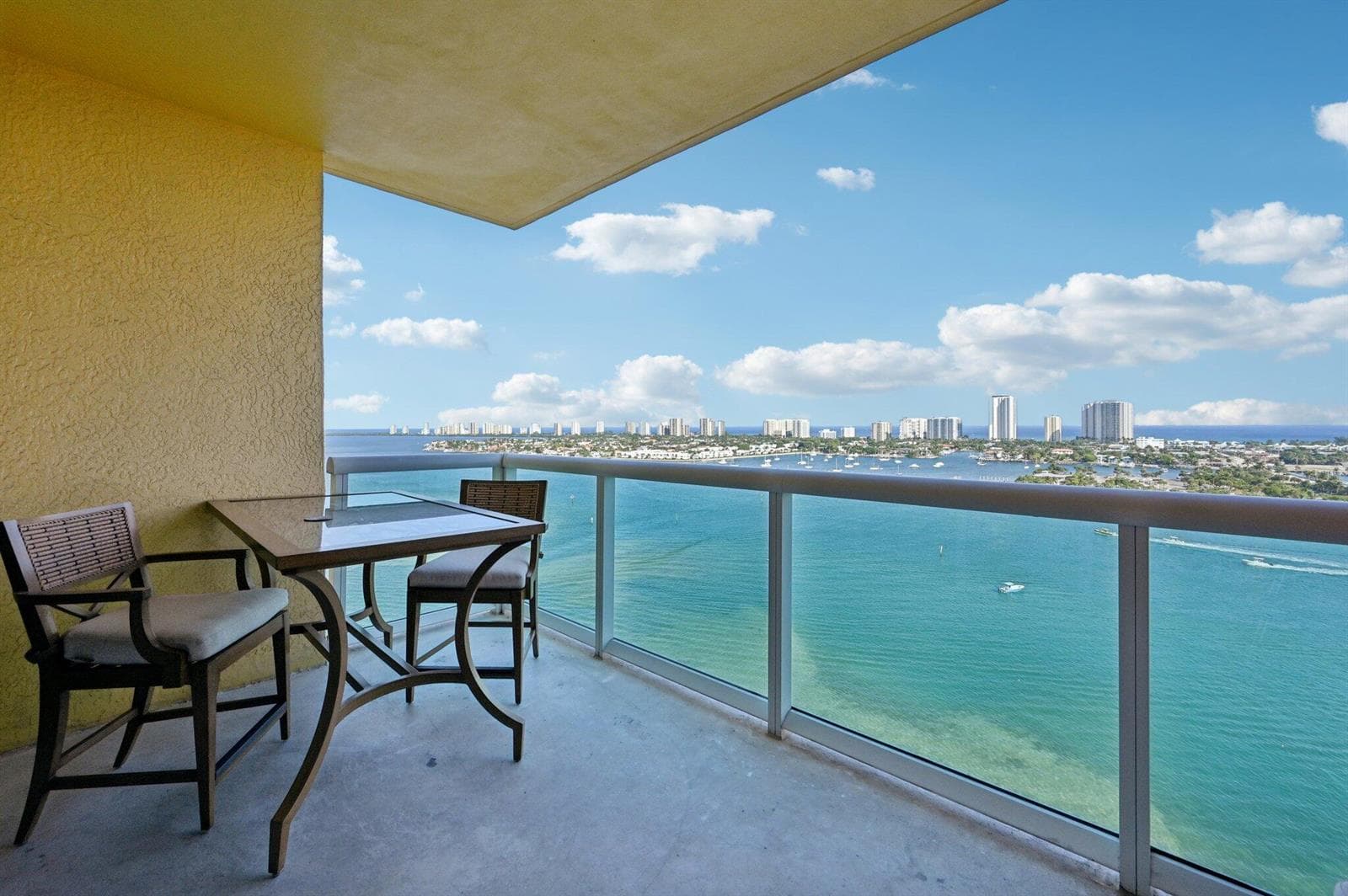 2640 Lake Shore Drive 1810 photo 2