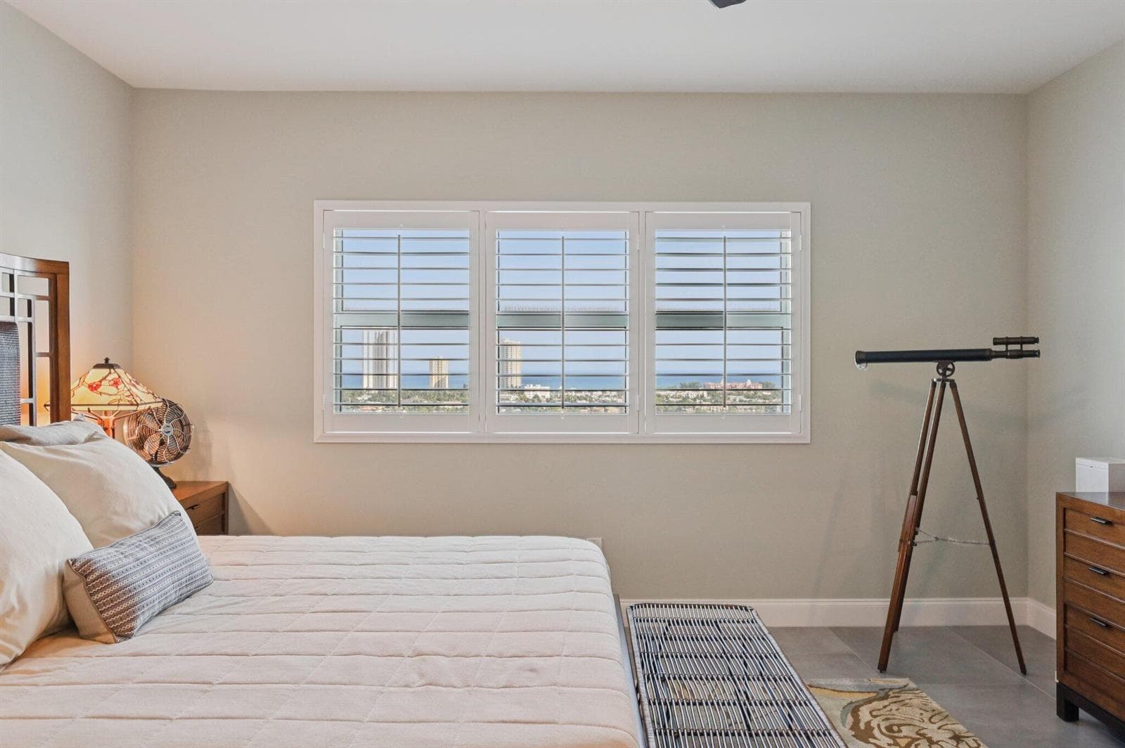 2640 Lake Shore Drive 1810 photo 17
