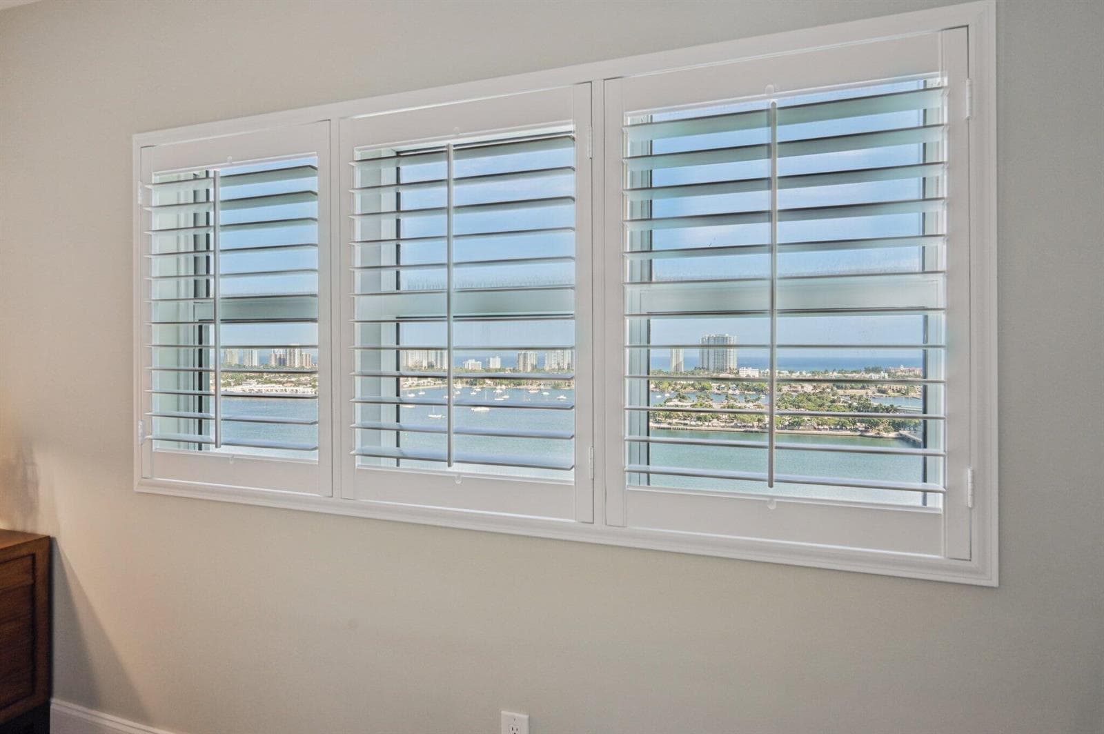 2640 Lake Shore Drive 1810 photo 16