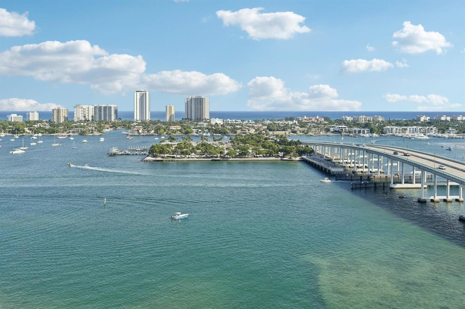 2640 Lake Shore Drive 1810 photo 3