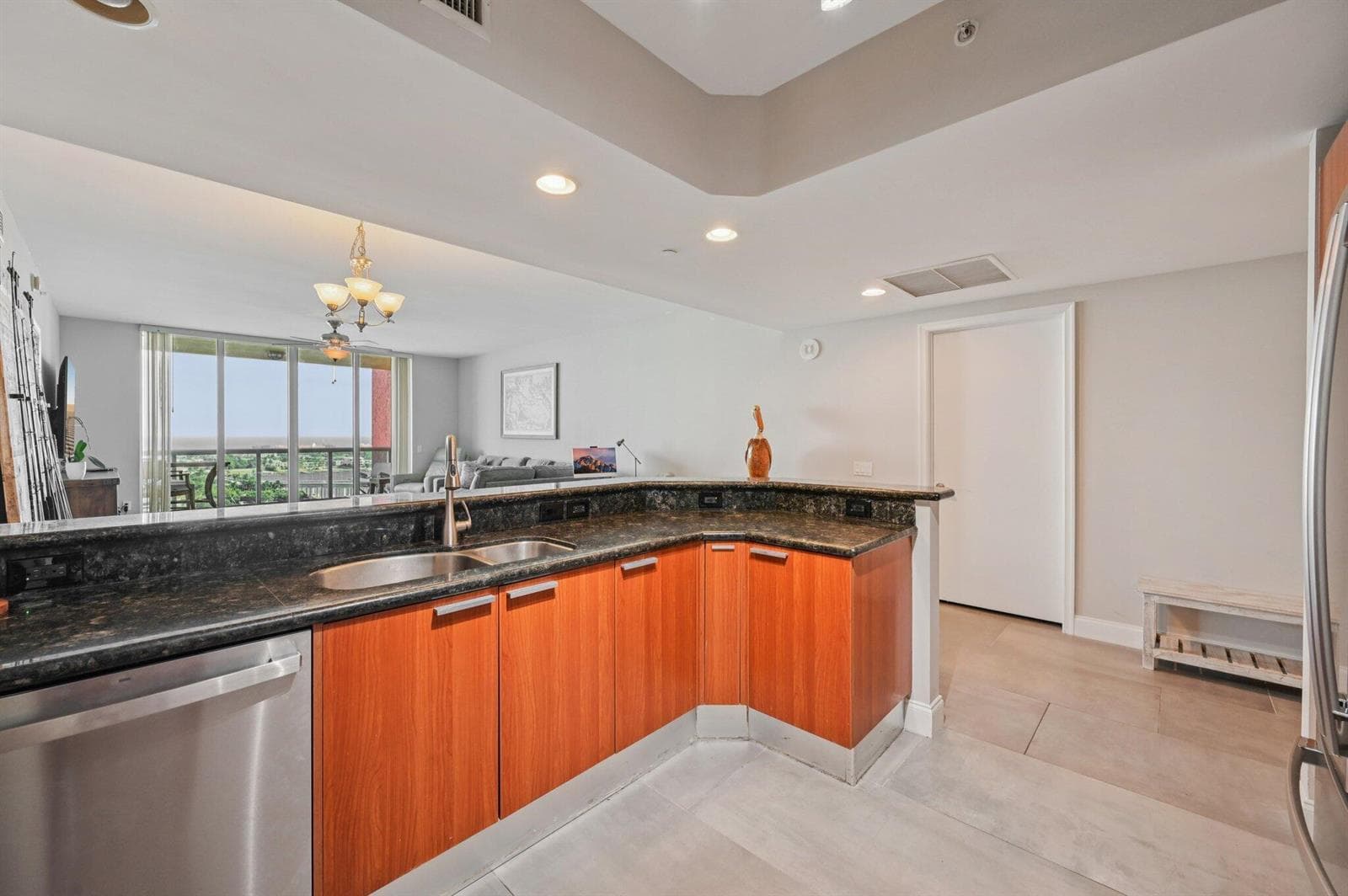 2640 Lake Shore Drive 1810 photo 10