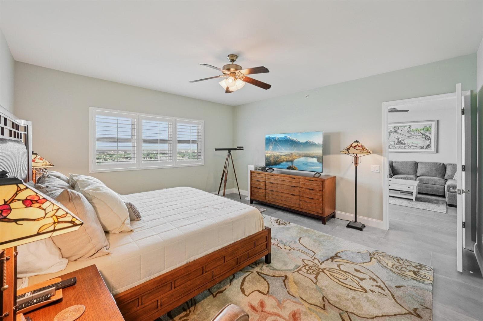 2640 Lake Shore Drive 1810 photo 15