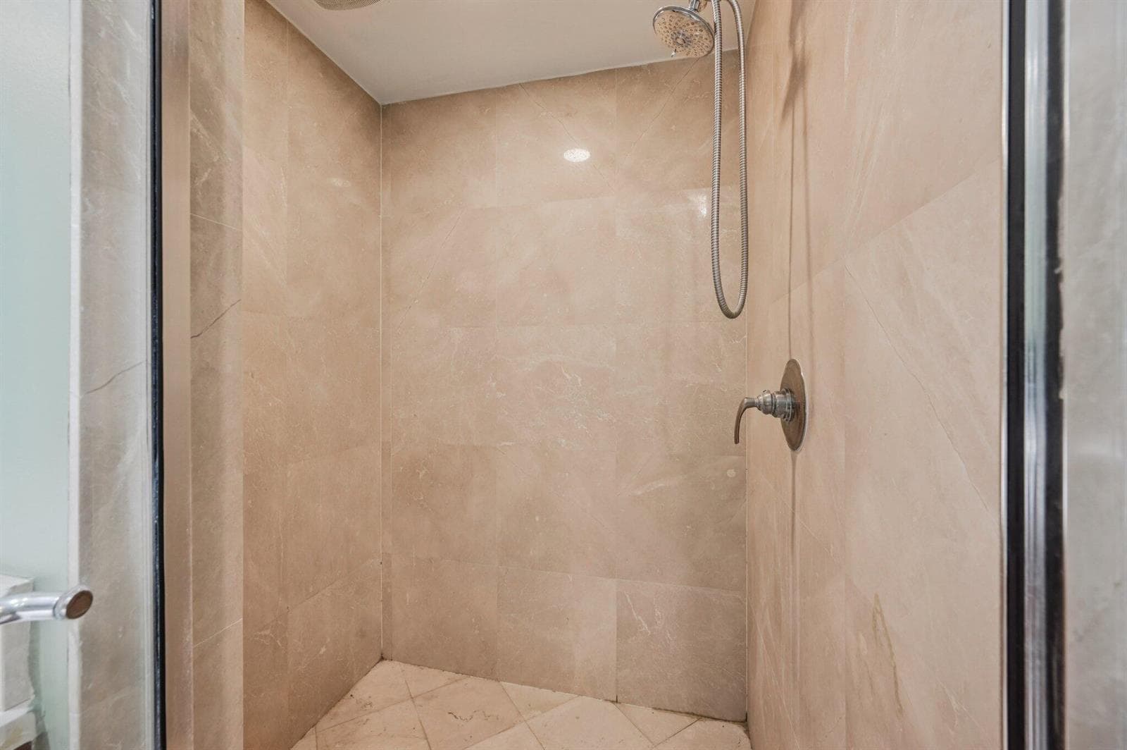 2640 Lake Shore Drive 1810 photo 21
