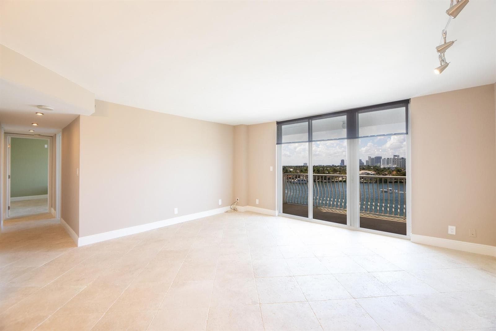 1 Las Olas Circle 605 photo 2