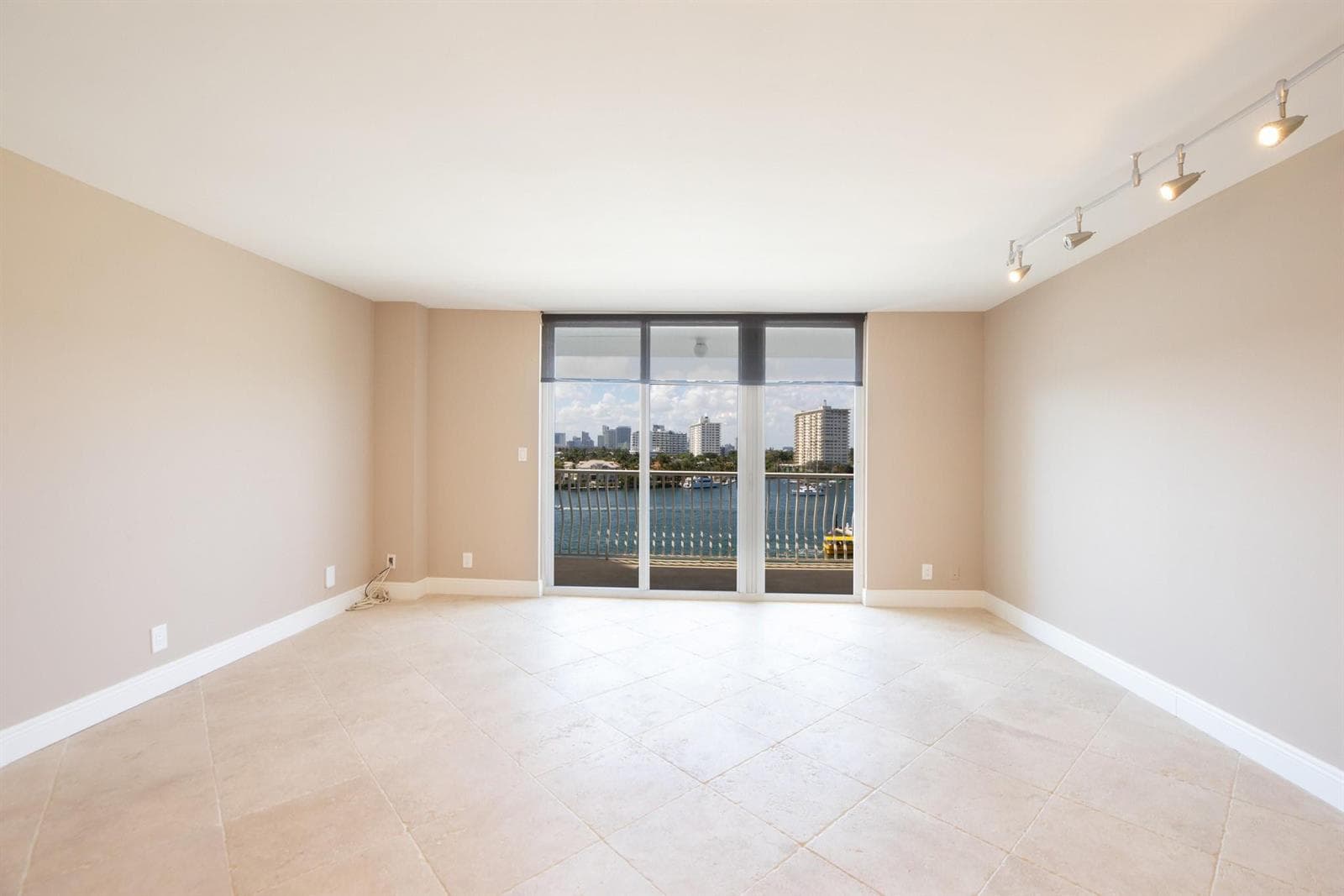 1 Las Olas Circle 605 photo 3