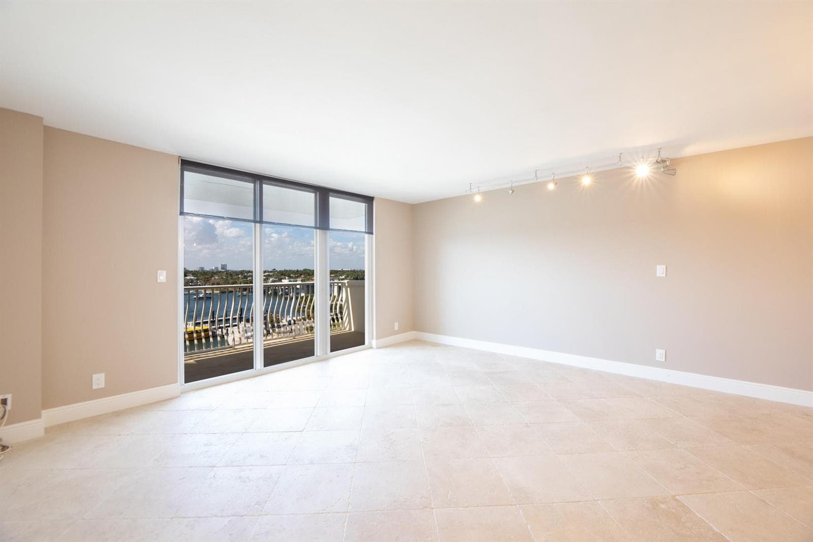 1 Las Olas Circle 605 photo 1