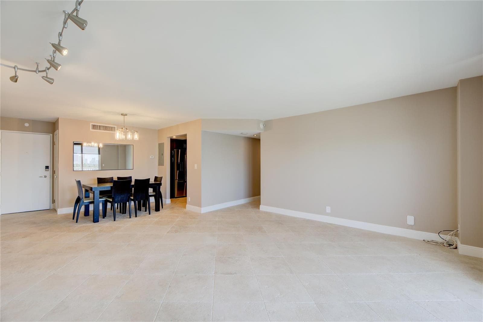 1 Las Olas Circle 605 photo 5
