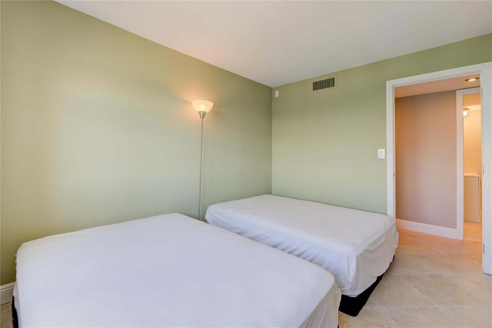 1 Las Olas Circle 605 photo 19