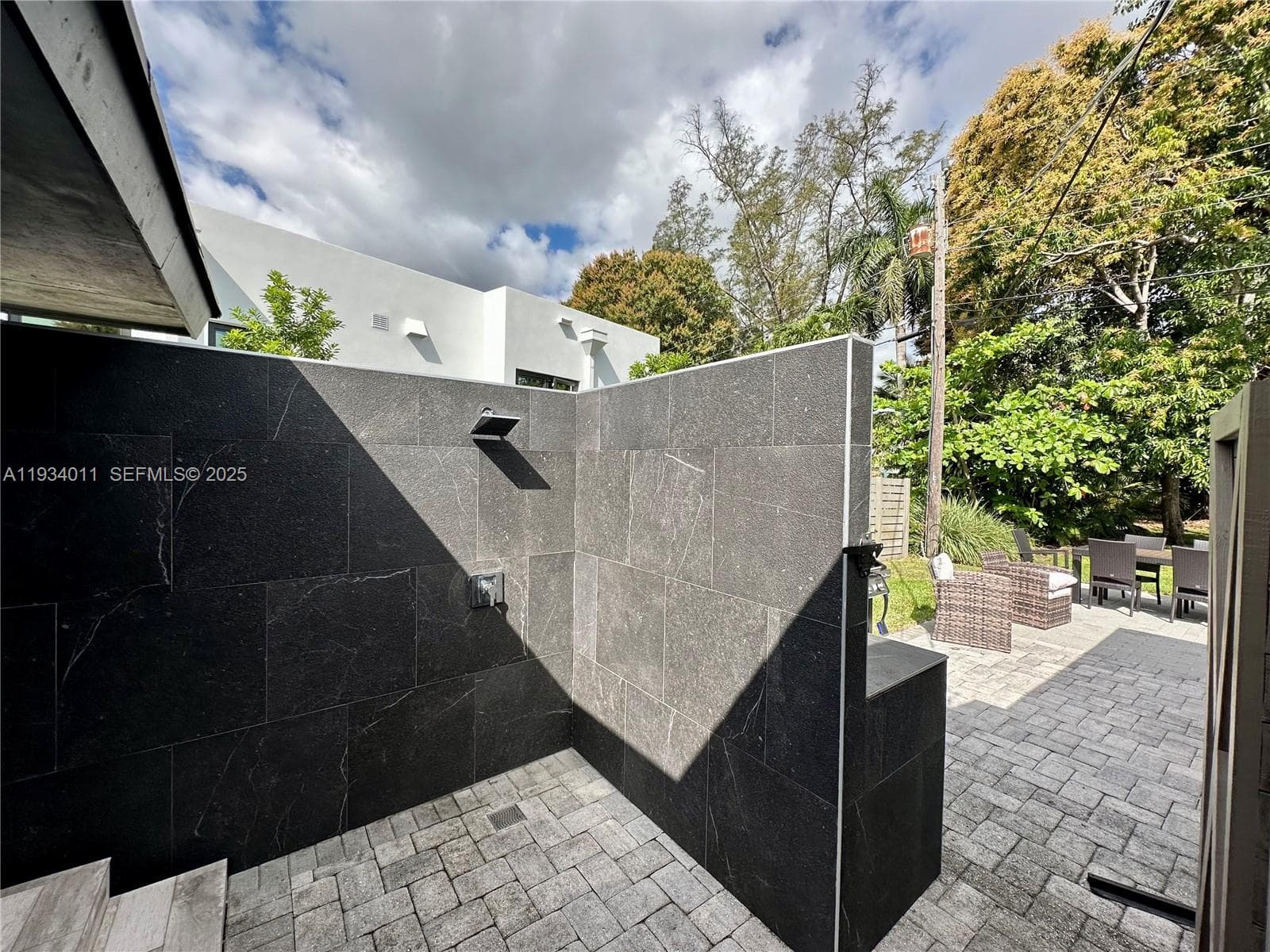 513 NW 30th St photo 11
