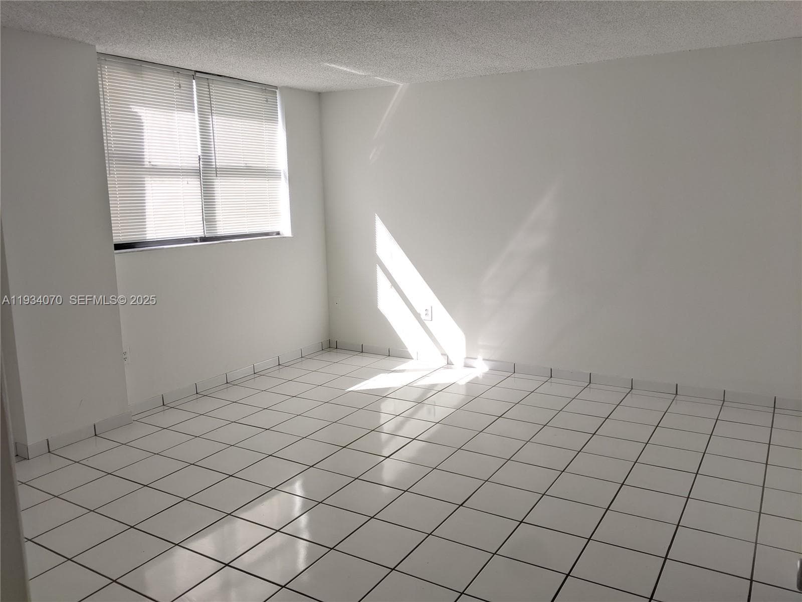 1623 Collins Ave 218 photo 11